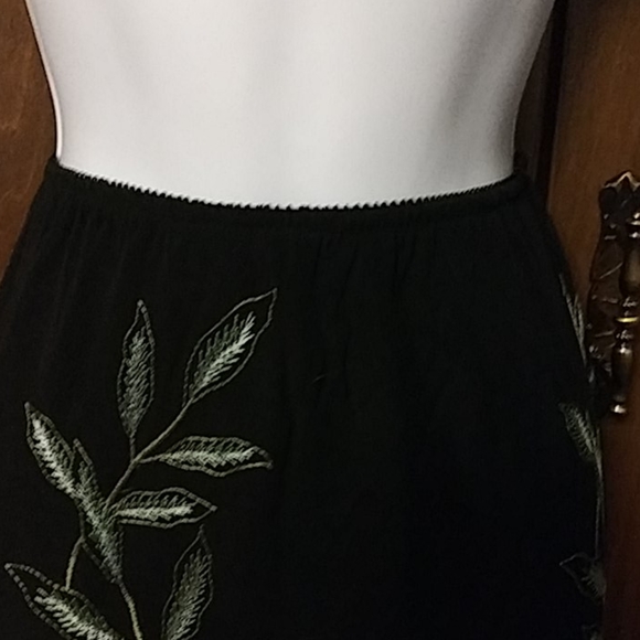 NWOT CASADEI BLACK FLORAL EMBROIDERED SKIRT - Picture 2 of 8